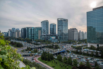 北京市东直门建筑群路写实图片