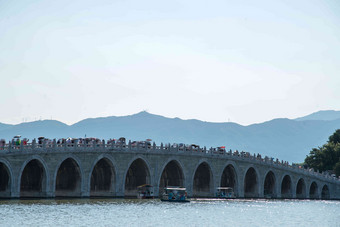 北京颐和园十七孔桥蓝天高清摄影图
