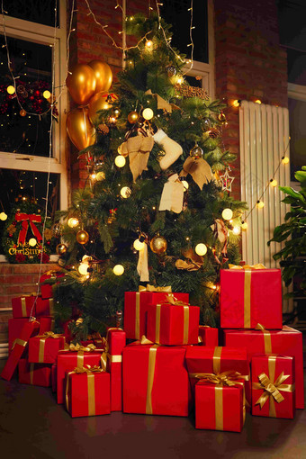 圣诞树和圣诞礼物节日高端照片