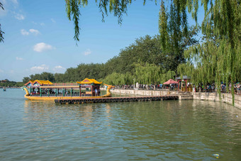 北京颐和园昆明湖古老的氛围照片