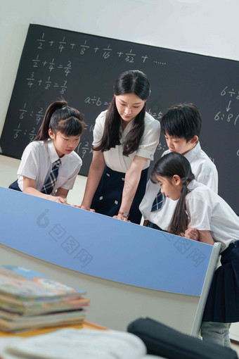 老师学习女人教室东亚高清照片