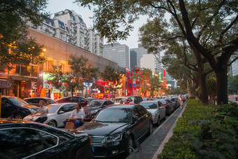 北京街市夜景道路氛围图片