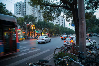 北京街市夜景橱窗高清图片
