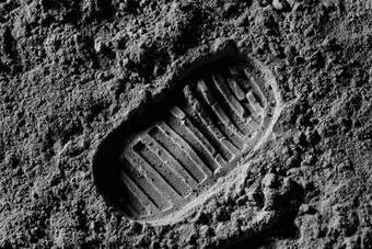 月球上的足迹探险清晰拍摄