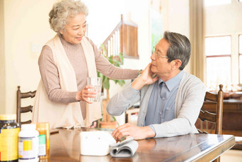 妻子关心丈夫东方人高清<strong>场景</strong>