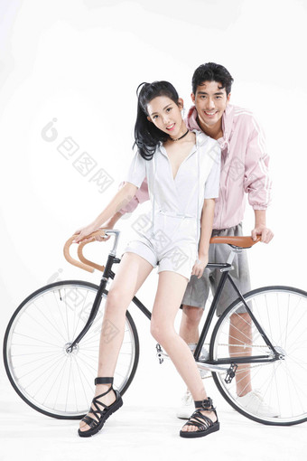 青年骑自行车时尚全身像清晰摄影