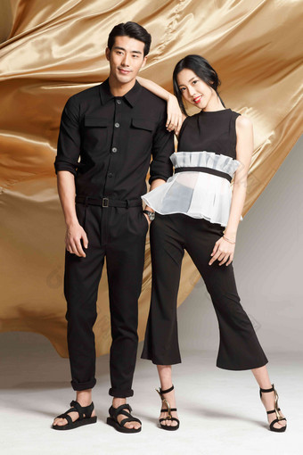 情侣两个人亚洲时装高质量影相