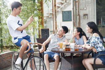 青年人聚会