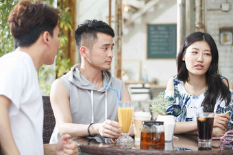 青年聚会女人约会高端场景