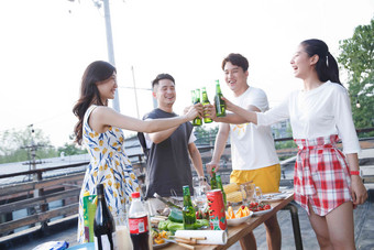 青年聚会饮料氛围素材