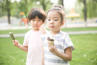 快乐儿童吃冰棍亚洲人高清镜头