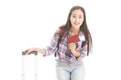 年轻女孩拉着行李箱旅行