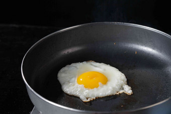 煎<strong>鸡蛋</strong>烹调用具高质量拍摄