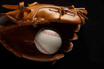 棒球手套水平构图写实摄影
