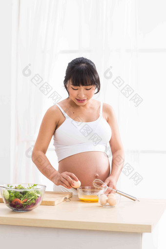 孕妇做饭温馨期待20到24岁高质量拍摄