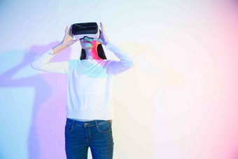 女人VR眼镜网络一个人彩色图片高质量拍摄
