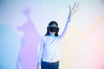 女人VR眼镜眼镜中国互联网写实拍摄