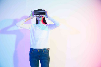 女人<strong>VR</strong>眼镜通讯独立创造力高端摄影图
