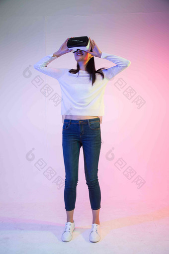 女人<strong>VR</strong>眼镜商务快乐职业高质量摄影