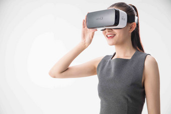 女人VR<strong>眼镜眼镜</strong>自动化<strong>彩色</strong>图片清晰摄影图
