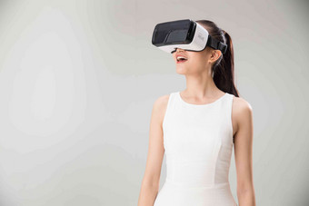 女人<strong>VR</strong>眼镜符号青春白色背景