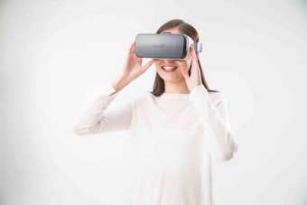 女人VR眼镜概念多媒体背景分离高清镜头