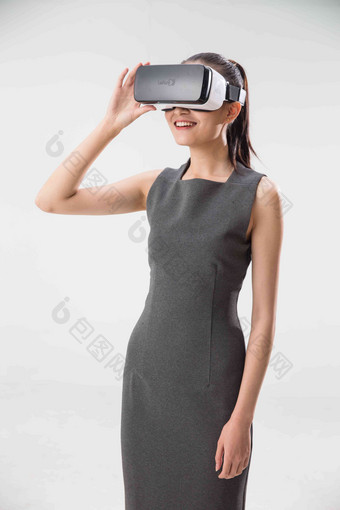女人VR眼镜科技遥控器个性高清照片