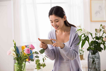 青年女人的家庭生活