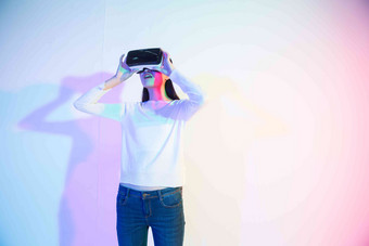 女人VR眼镜符号幸福电子商务高端摄影图