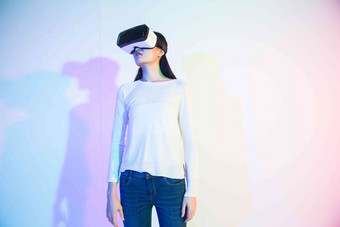 女人VR眼镜娱乐互联网休闲装高质量照片