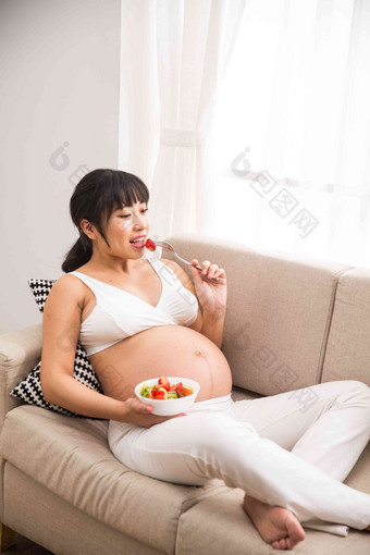 孕妇吃<strong>水果</strong>吃氛围拍摄