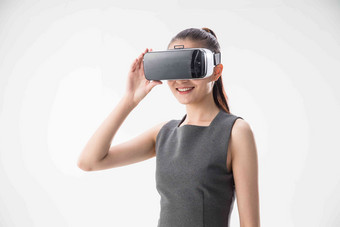 女人VR眼镜通讯遥控器彩色图片高端素材