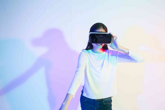 女人VR眼镜眼镜一个人技术相片