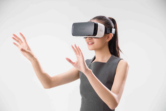 女人<strong>VR</strong>眼镜符号一个人专业人员高清照片