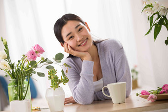 青年女人的家庭生活