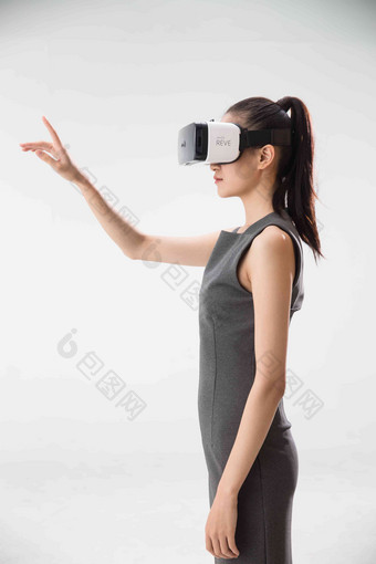 女人<strong>VR</strong>眼镜符号快乐亚洲人清晰图片