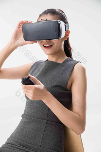 女人<strong>VR</strong>眼镜科技青春正装高清镜头