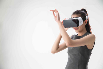 女人<strong>VR</strong>眼镜科技青春女商人写实摄影图