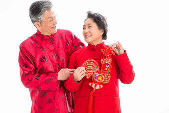 老年夫妇庆祝春节