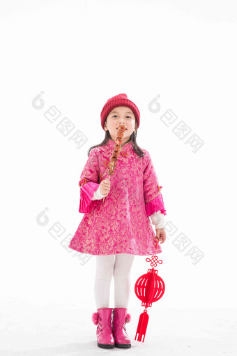 欢乐的小女孩吃糖葫芦传统<strong>节日氛围</strong>摄影