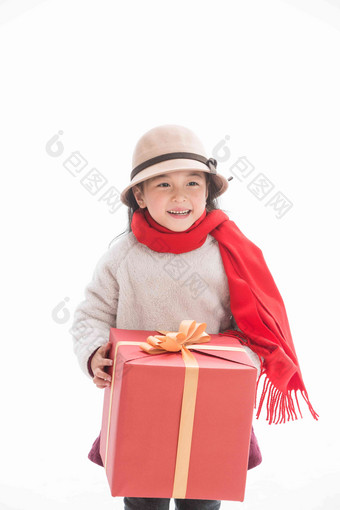 小女孩过年拿着礼品盒帽子高清镜头