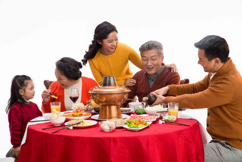 幸福家庭女孩饮食5到6岁