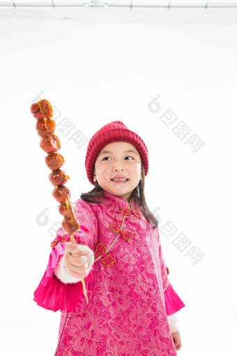 欢乐的小女孩吃糖葫芦一个人清晰影相