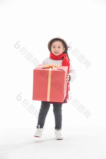 小女孩过年拿着礼品盒礼品摄影图