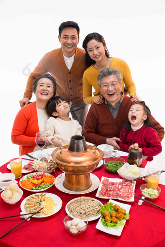 幸福家庭老年<strong>人</strong>饮食青年女<strong>人</strong>清晰素材