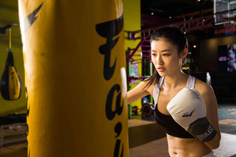 女拳击手训练健康生活方式素材