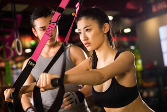 青年健身中国健身房健康生活方式写实镜头
