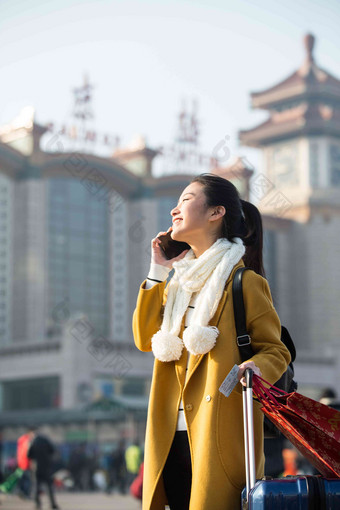 青年广场火车回家女人高清场景