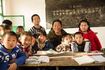 乡村女教师小学生女人乡村活力高质量拍摄