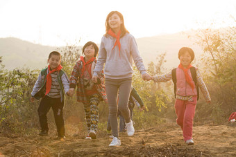 乡村女教师户外风景青年人高端镜头